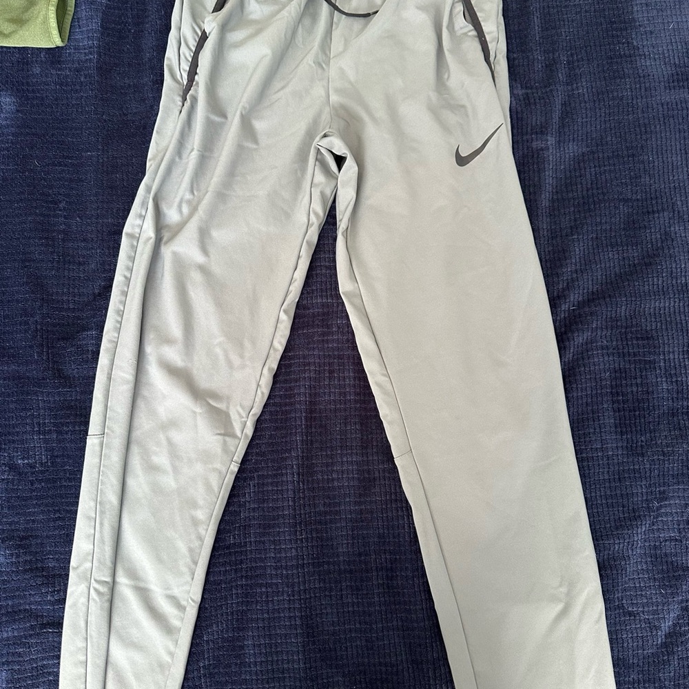 Nike Men's Light Gray Joggers